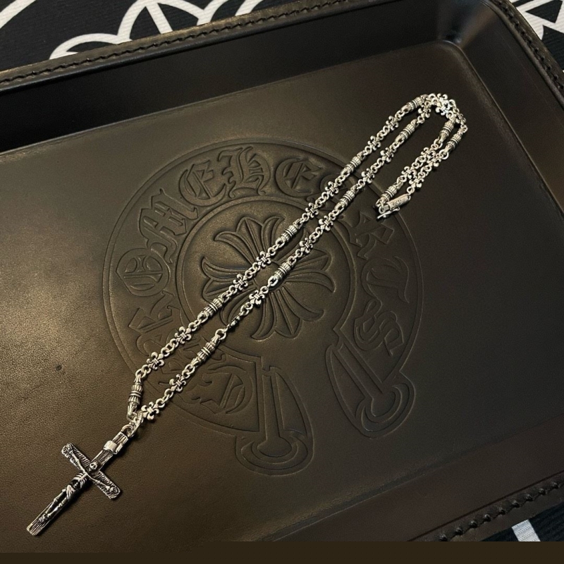 Ch**me He**ts necklaces